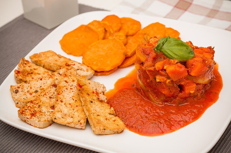 Rezept für Paprika-Gemüse, Süßkartoffeln und Tofu