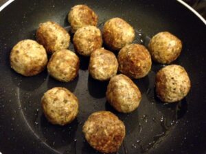 Vegane Bällchen in der Pfanne