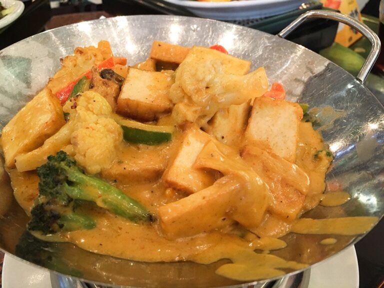 Gebratener Tofu Curry-Thai-Art