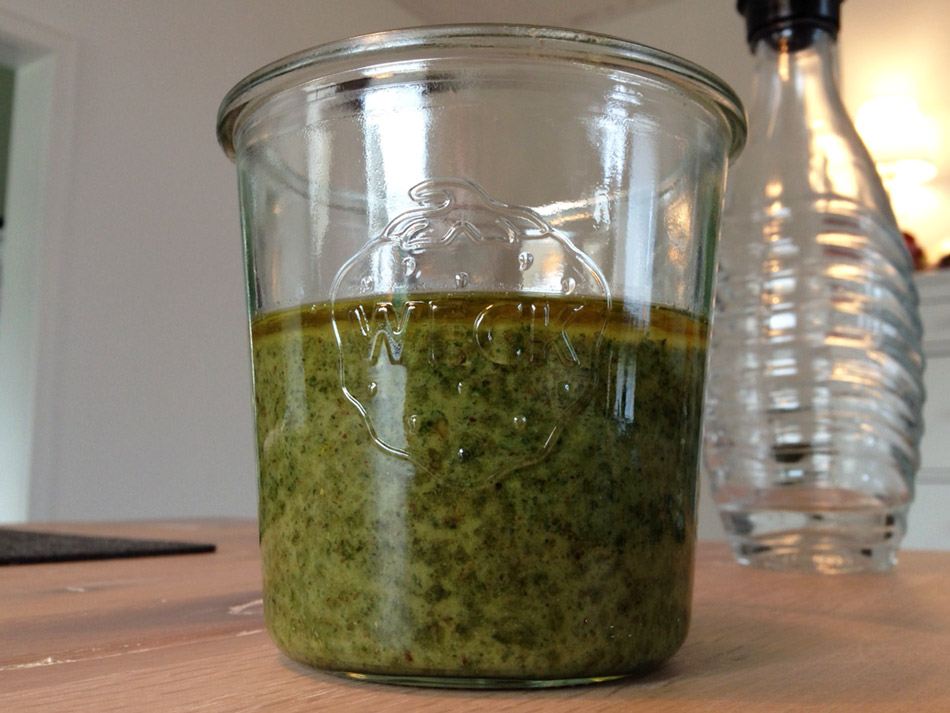 Veganes Pesto mit Basilikum