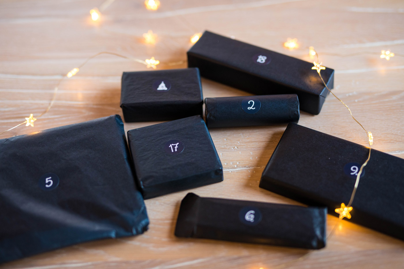 Verpackte Geschenke des Adventsome Kalenders